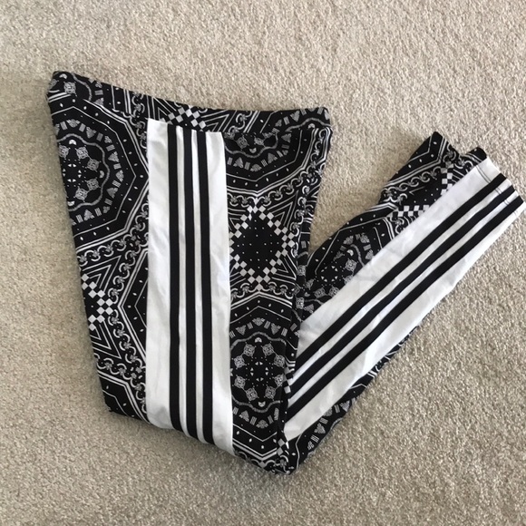 Rare Adidas Leggings - Picture 2 of 5